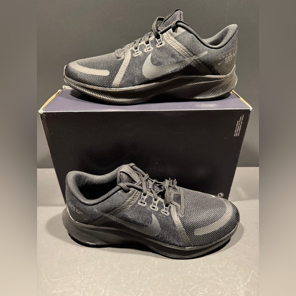 NEW Nike Quest 4 Triple Black Dark Smoke Grey Sneakers Shoes Men's 9.5 - Picture 1 of 7